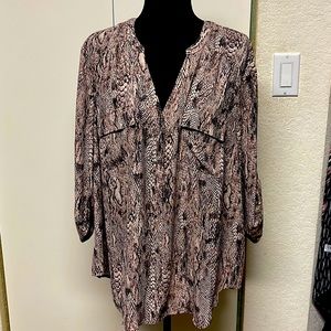 Torrid size 2 Harper Tunic in pink snake skin